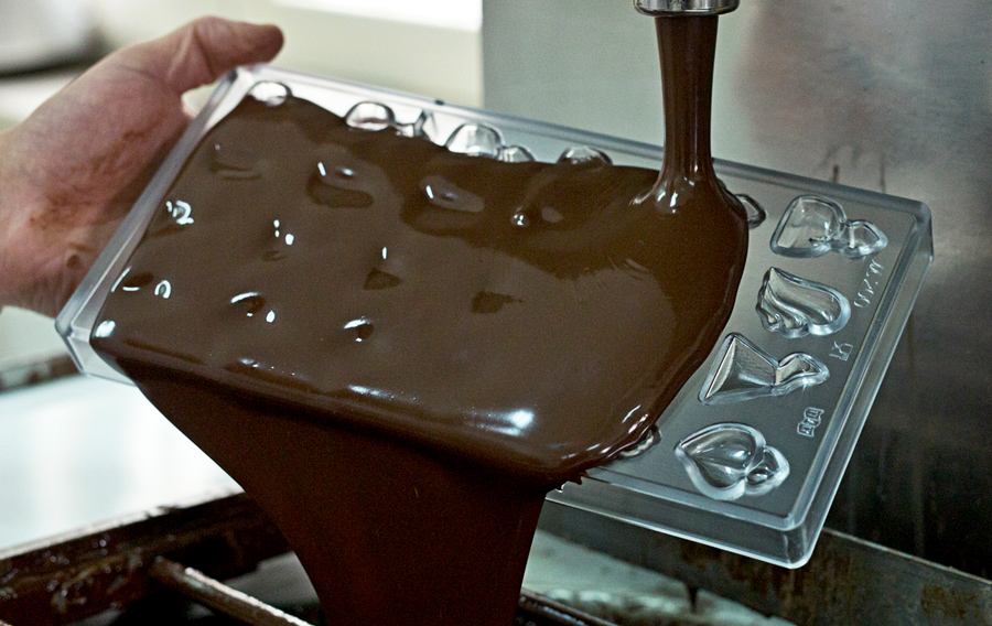 Lavorazione artigianale del cioccolato Nero Vesuvio