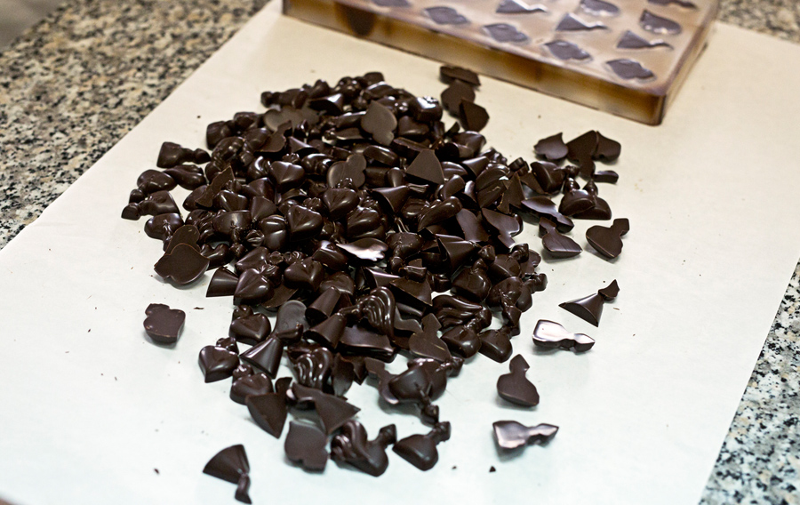 Finitura artigianale dei cioccolatini